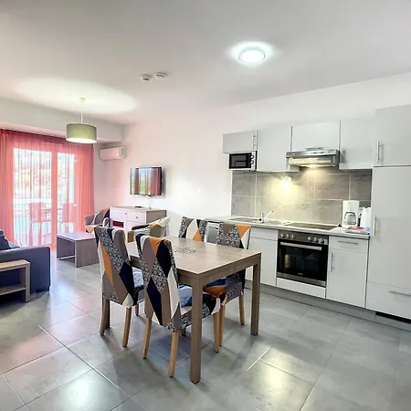 Apartment Bel F2 Climatise, Terrasse, Parking, A 50m Des Thermes De Lamalou-les-bains, Animaux Acceptes - Fr-1-451-193 *