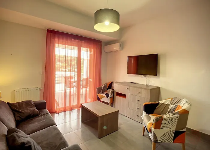 Bel F2 Climatise, Terrasse, Parking, A 50m Des Thermes De Lamalou-les-bains, Animaux Acceptes - Fr-1-451-193
